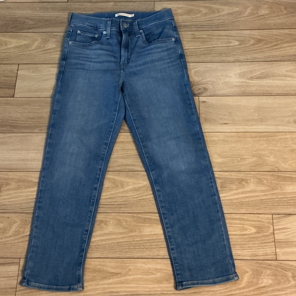 Levi Strauss 724 High Rise Straight. 27